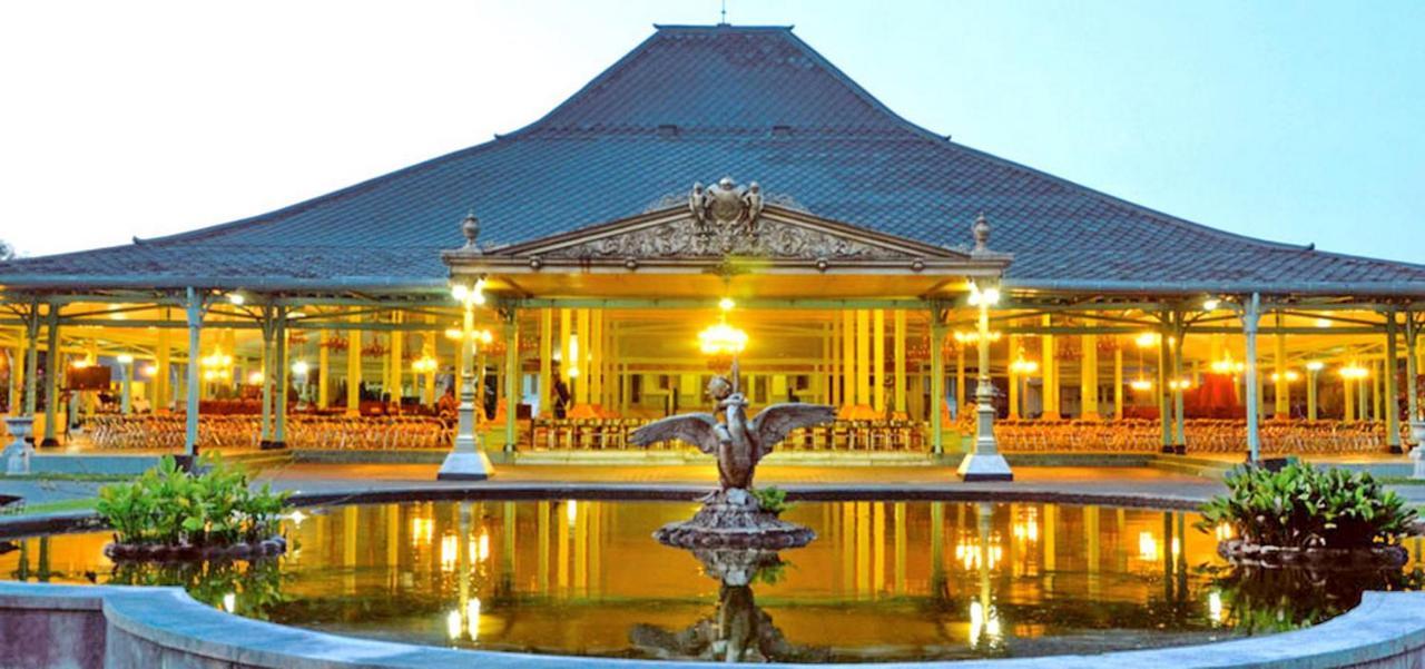 Dana Hotel Surakarta  Luaran gambar